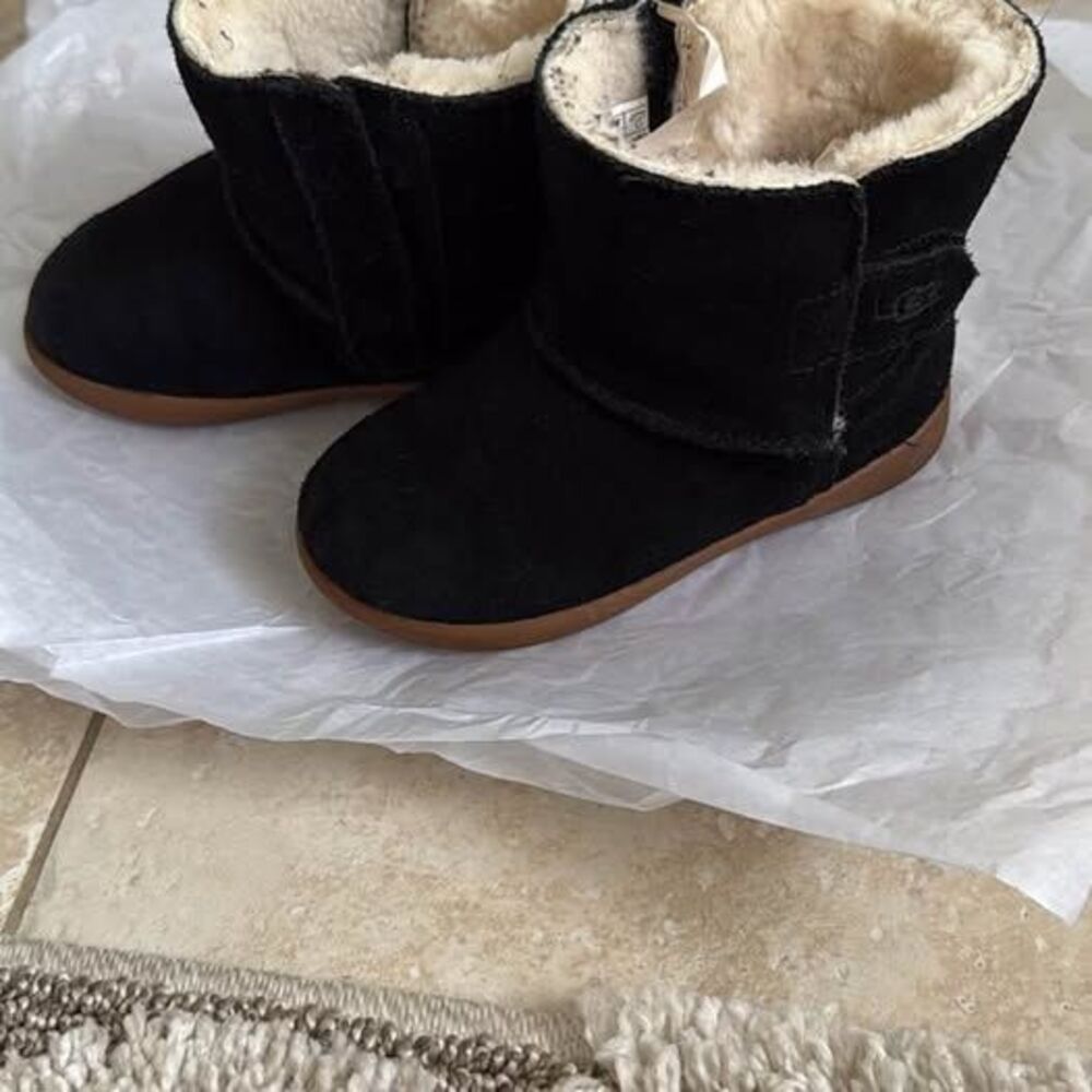 Black UGG Keelan unisex toddler boots, size 8, great condition, warm & comfy
